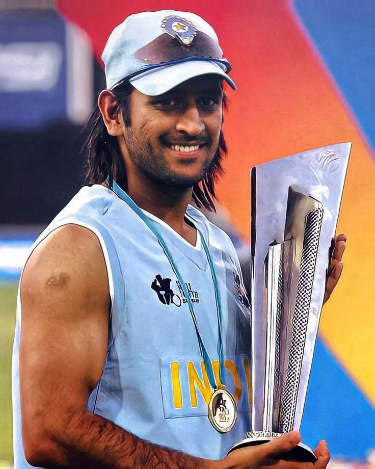 MS Dhoni with 2007 ICC World Twenty20 Trophy