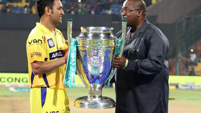 MS Dhoni receiving 2010 Champions League Twenty20 Trophy