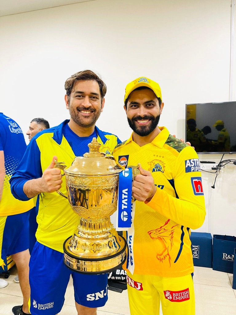 MS Dhoni and Ravindra Jadeja holding the 2023 IPL Trophy